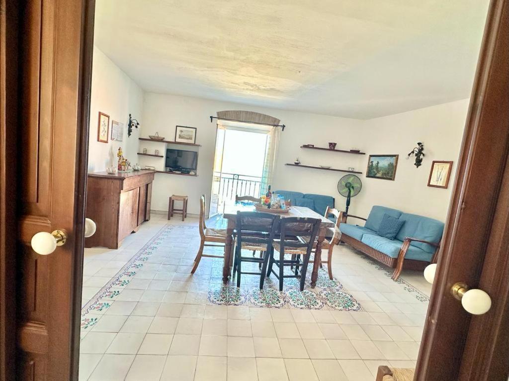 Molo Sea View Apartment تْشيفالو المظهر الخارجي الصورة