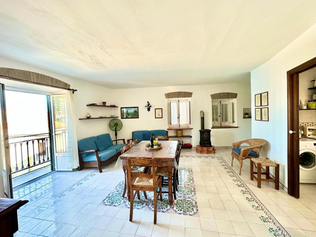 Molo Sea View Apartment تْشيفالو المظهر الخارجي الصورة